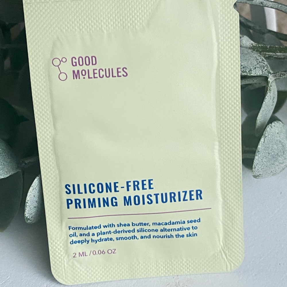 Good Molecules silicone free priming moisturizer SAMPLE